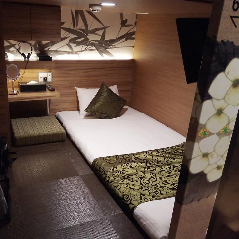*** Capsule hotel Hotel Cargo Shinsaibashi Osaka Japan